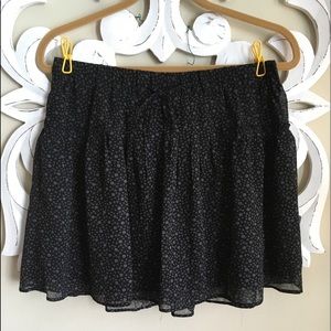 Old Navy Skirt Black/White Flower EUC